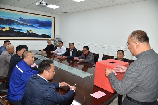 加強(qiáng)黨建引領(lǐng) 爭創(chuàng)模范黨支部— 集團(tuán)召開各黨支部選舉大會(huì)48