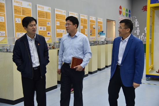 區(qū)委組織部領(lǐng)導(dǎo)指導(dǎo)集團(tuán)黨建工作72