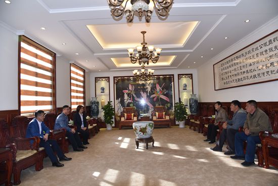 持續(xù)踐行社會(huì)責(zé)任 打造社會(huì)需求型企業(yè) ——重山集團(tuán)捐贈(zèng)扶貧水泥36