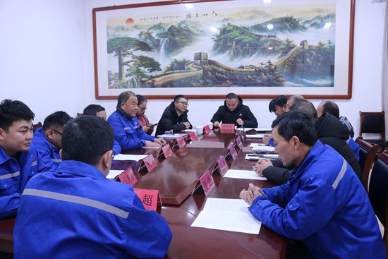 魯蒙水泥黨支部召開黨員會(huì)議22