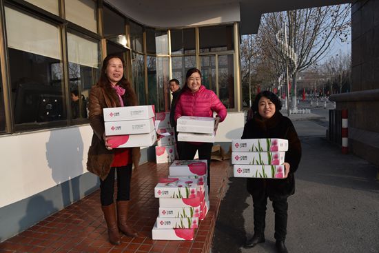 重山集團(tuán)2020致良知在路上--重山集團(tuán)為南韓村星級文明戶發(fā)放獎(jiǎng)品（一）48