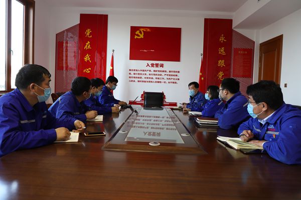 腳踏實(shí)地守初心  立足崗位履使命  ——重山光電、集團(tuán)機(jī)關(guān)黨支部組織召開(kāi)一季度黨員大會(huì)59