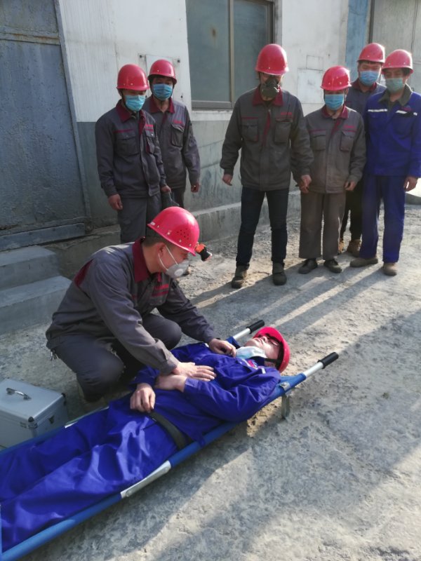 魯中水泥組織電氣火災(zāi)應(yīng)急演練 70