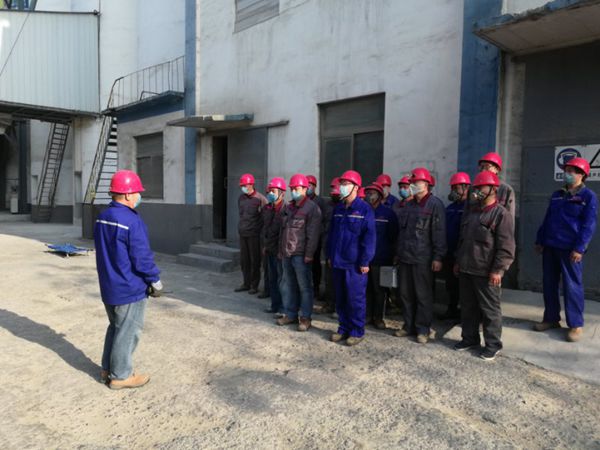 魯中水泥組織電氣火災(zāi)應(yīng)急演練 70