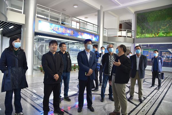 淄川區(qū)副區(qū)長郭亦華到重山集團(tuán)調(diào)研 61