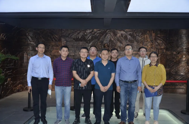 濟南大東環(huán)高速項目到魯中水泥參觀考察80