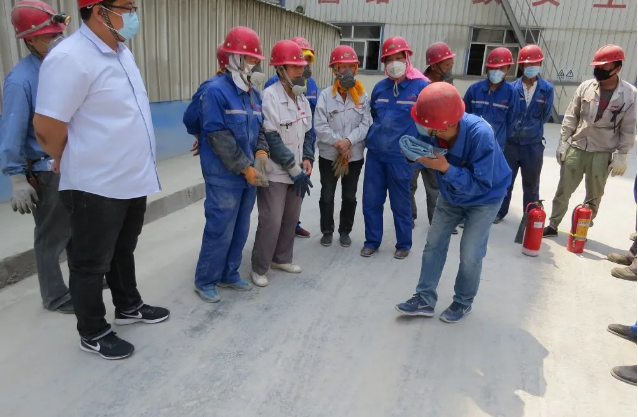 黃驊三陽公司組織開展火災(zāi)消防應(yīng)急演練3