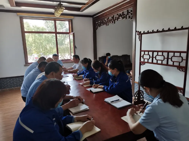 集團(tuán)辦公室組織專題學(xué)習(xí)98