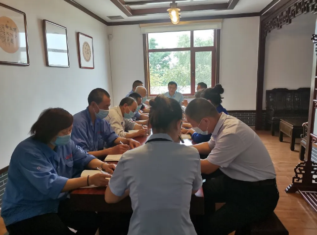 集團(tuán)辦公室召開部門會議27