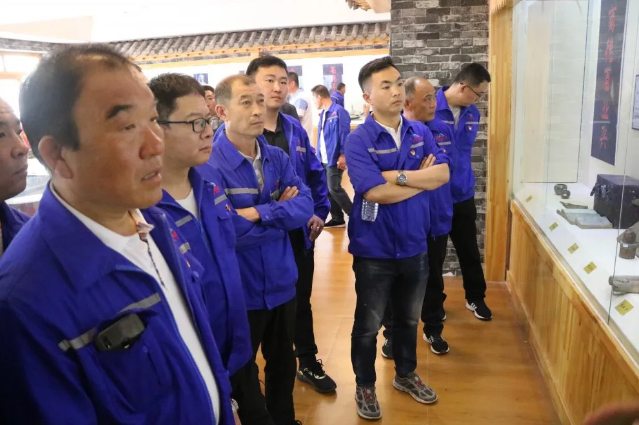 魯蒙水泥黨支部開(kāi)展 “重走總書(shū)記路線 重溫總書(shū)記指示”主題黨日活動(dòng)2