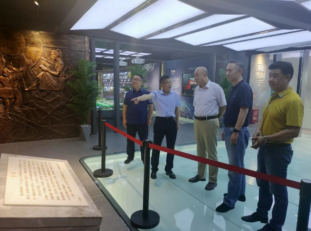 山東省水泥質(zhì)量監(jiān)督檢驗(yàn)站站長李峰到集團(tuán)調(diào)研97