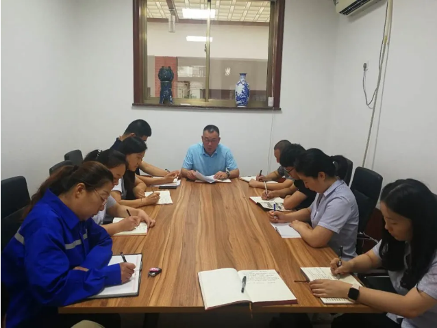 財(cái)務(wù)中心召開(kāi)部門工作會(huì)議16