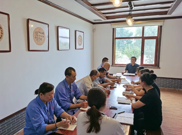 集團(tuán)辦公室召開部門工作會議75