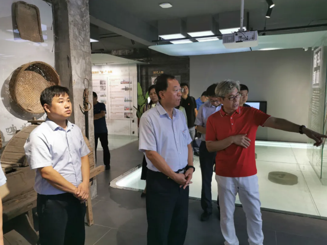 劉榮喜副市長到重山集團(tuán)調(diào)研指導(dǎo)工作53