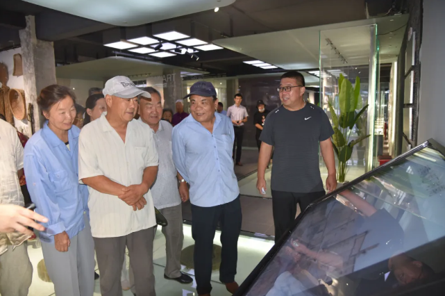 進(jìn)重山 看巨變 贏未來14