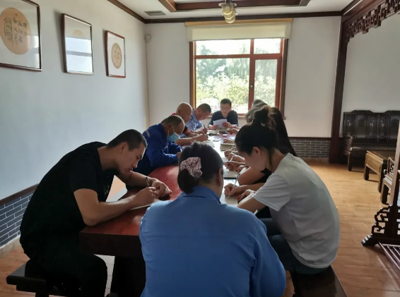 集團辦公室召開部門會議39