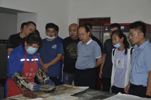 尋求合作 共謀發(fā)展——壽光市建筑業(yè)協(xié)會(huì)混凝土專委會(huì)到魯中水泥參觀考察100