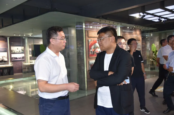 扎魯特旗到重山集團(tuán)參觀考察33