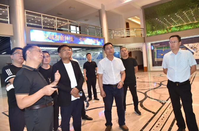 扎魯特旗到重山集團(tuán)參觀考察33