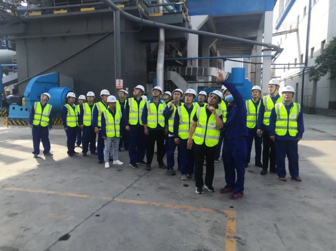 對標(biāo)學(xué)習(xí) 淬煉黨性 ——重山光電黨支部開展主題黨日活動(dòng) 為進(jìn)一步提升光電黨員干部綜合素質(zhì)，淬煉黨性，增強(qiáng)對企業(yè)的歸屬感和責(zé)任感。9月21日，重山光電黨支部組織黨員、入黨積極分子以13