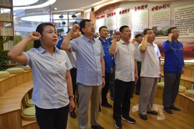 不忘初心跟黨走 牢記使命勇?lián)?——前河村黨支部和南韓化工黨支部走進初心學(xué)堂35