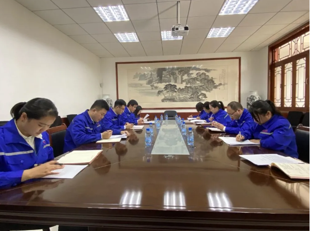 集團(tuán)運(yùn)營中心召開部門工作會議24