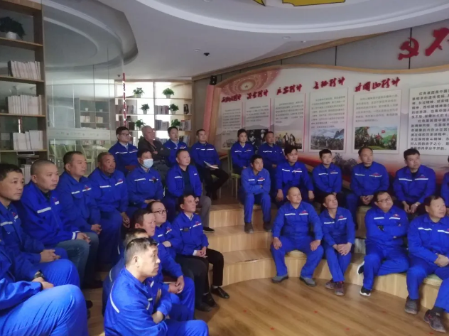 魯中水泥黨支部組織召開支委會、 主題黨日活動(dòng)0