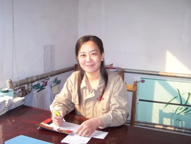 重山人·重山事︱窮當益志堅 巾幗不讓須眉 ——采訪魯中水泥物資部經(jīng)理張娟