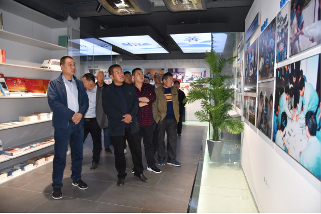 不忘初心強(qiáng)黨性 牢記使命譜新篇 ——史家村黨支部到重山集團(tuán)開展開放式組織生活58