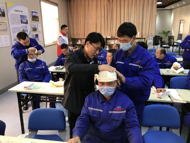 集團組織紅十字應(yīng)急救護培訓(xùn)8