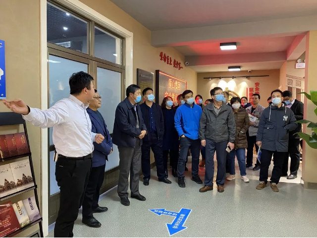 淄川區(qū)工信局等部門、企業(yè)負責人到集團調(diào)研22