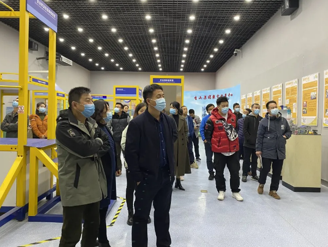 淄川區(qū)工信局等部門、企業(yè)負責人到集團調(diào)研22