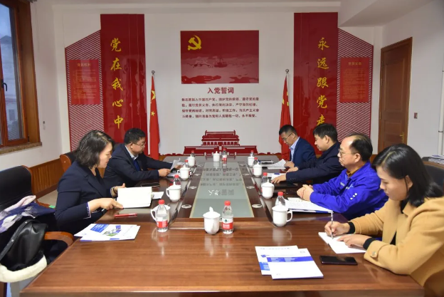 區(qū)委副書記、代區(qū)長周婷到重山集團(tuán)調(diào)研61