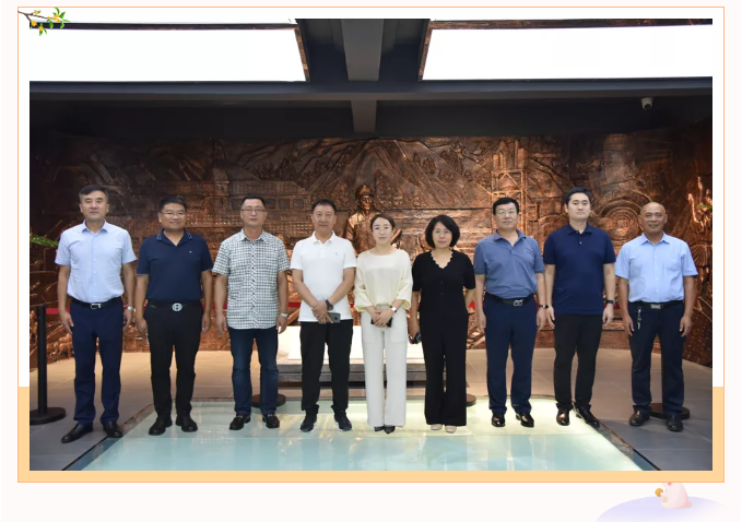 扎魯特旗旗領(lǐng)導(dǎo)到重山集團考察84