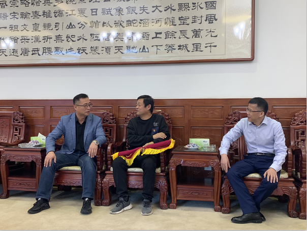 【頭條】捐贈愛心水泥 助力鄉(xiāng)村振興96