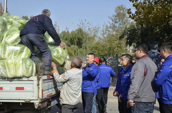 魯中水泥黨支部愛(ài)心善舉 ——幫助菜農(nóng)解決7500斤滯銷大白菜